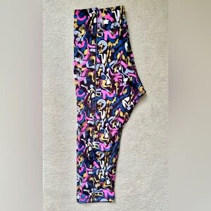 Women’s Workout Leggings with Pink, Blue & Yellow Abstract Print, Capri length